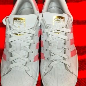 Adidas sneaker/tennis shoes